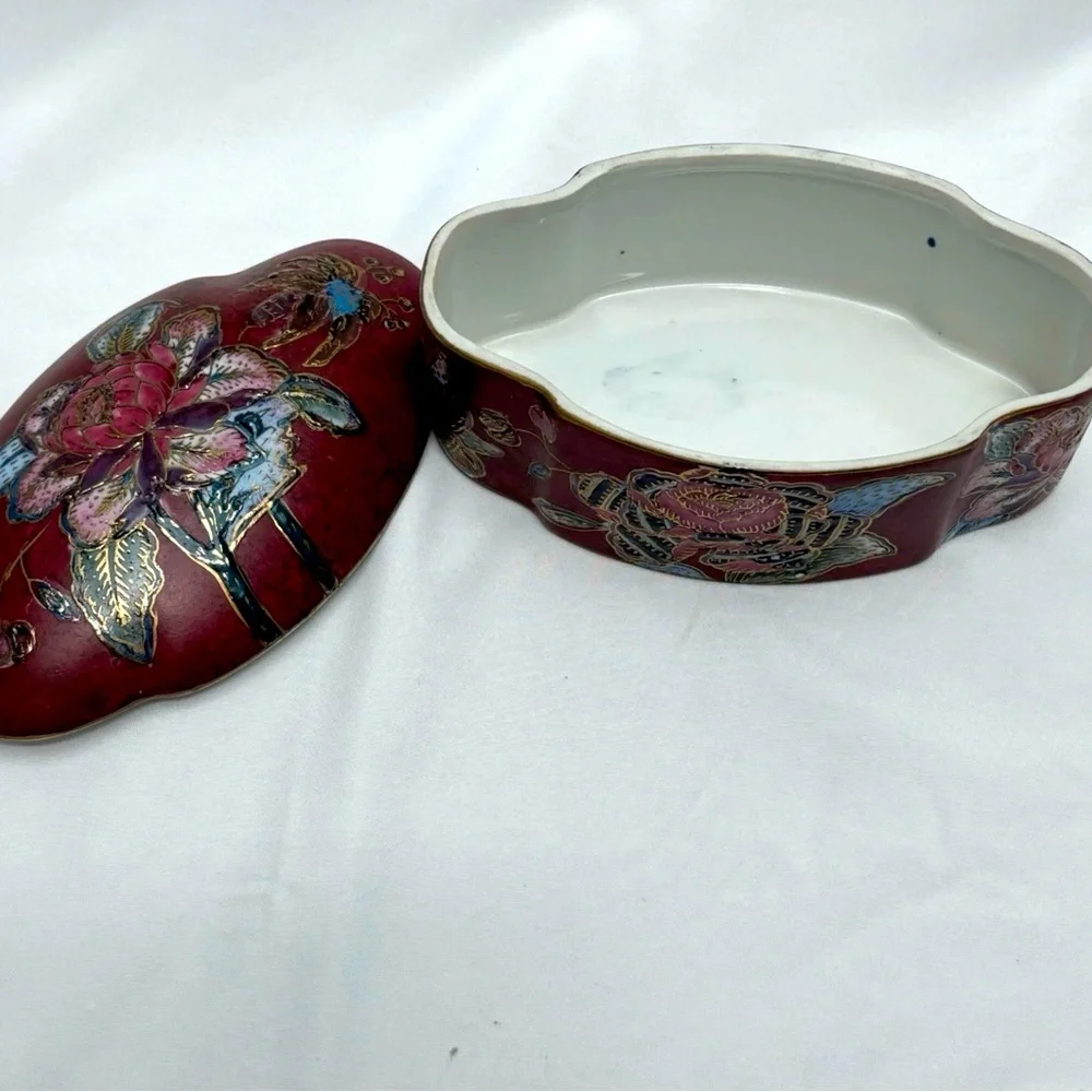 Vintage JCPenney Hand Painted Water Lily Leaves Porcelain Trinket Box